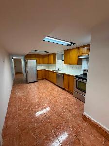SPACIOUS 3 BEDROOM APARTMENT ONLY $2299 - Photo 2