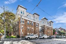 Bachelor apartment available in Little Italy