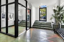 Bachelor apartment available in Little Italy - Photo 2