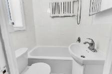 Bachelor apartment available in Little Italy - Photo 9