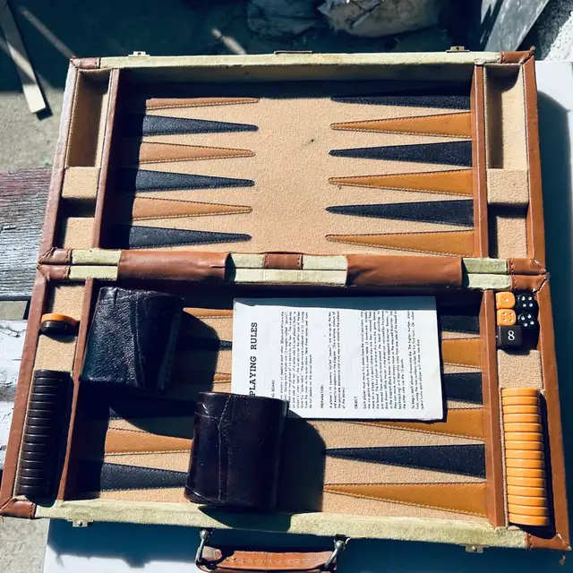 ONE Vintage backgammon game with case CompleteAS PICTURED