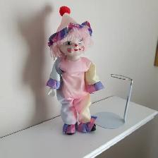 POUPÉENEUVE PORCELAINE GIFTCRAFT DETAIWAN 10'HAU SA CHAISE$10.00