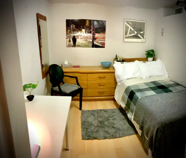 Cozy Private downtown studio for rent at Subway Stn