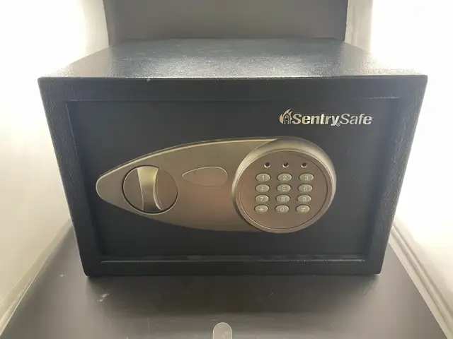 Sentry Digital Fire Safe w/key