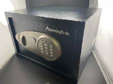 Sentry Digital Fire Safe w/key - Photo 3