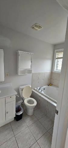 YorkU- Private Bachelor - Upper unit - Photo 3