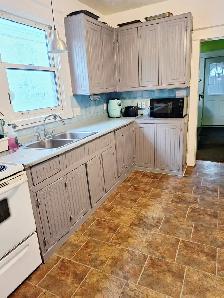 Nov.1 or ASAP-Sunny Rm All Included-Working Male-Long or Short - Photo 7