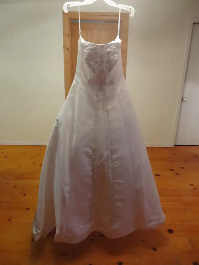 Beautiful Wedding Dress Brand New Never Worn