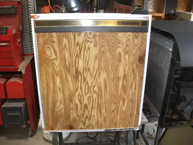 PROPANE - ELECTRIC FRIDGE