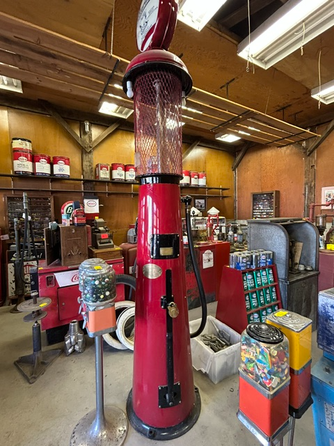 AUCTION - ANTIQUES & COLLECTABLES - SAT. OCT 31, 8 AM