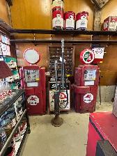 AUCTION - ANTIQUES & COLLECTABLES - SAT. OCT 31, 8 AM - Photo 4