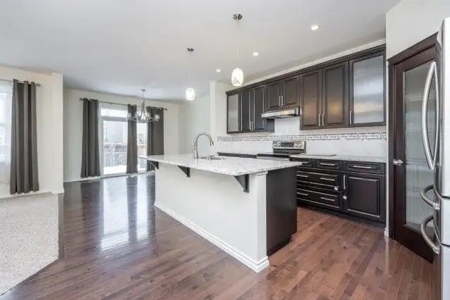 UNISON 4 BEDROOM 3 BATH MAIN FLOOR IN AUBURN BAY