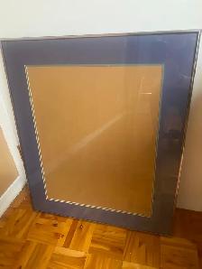 Cadre métal lustré/brossé étain 26x22po, 2 passe-partout 3po 40$