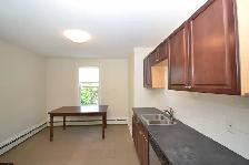 22-077 Bright, spacious flat in the West End - Photo 3