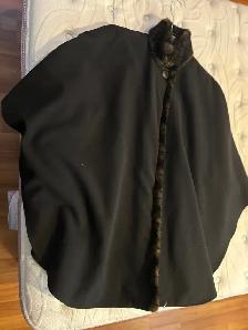 ONE LIKE NEW YET LADIES FUR TRIMED CAPEAS PICTUREDASKING 30.00 - Photo 2