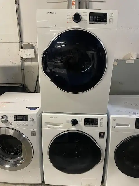 Mini laveuse sécheuse frontales blanches Samsung