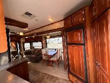 2011 KEYSTONE ALPINE 3220RL, SPACIOUS, LIXURIOUS. - Photo 26