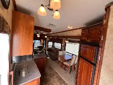 2011 KEYSTONE ALPINE 3220RL, SPACIOUS, LIXURIOUS. - Photo 27