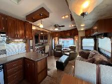 2011 KEYSTONE ALPINE 3220RL, SPACIOUS, LIXURIOUS. - Photo 30