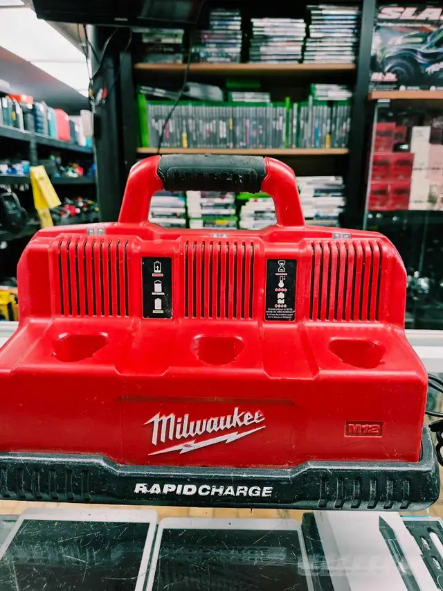Chargeur rapide Milwaukee M12