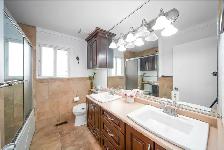 Furnished upstairs private bedroom for rent in Vancouver - Photo 5
