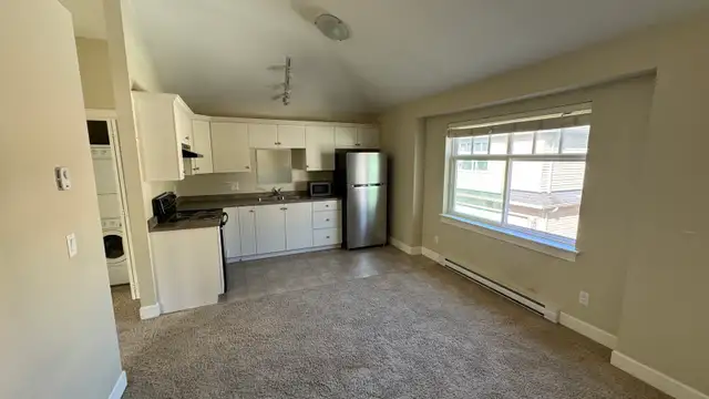 1 BR Coach House in Clayton Heights