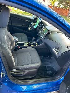 2017 Chevy Cruze LT - Photo 3