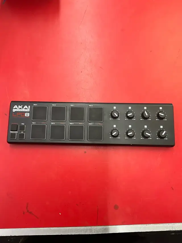 mini console de Mixage Akai