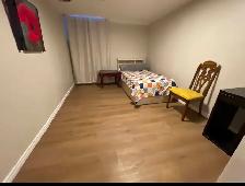 Private room for rent near Oshawa Center & Trent University !! - Photo 2