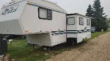 1995 Jayco Designer fifth wheel trailer