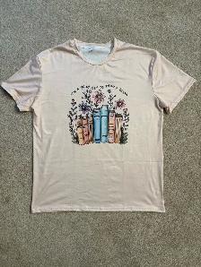 NEW Graphic Tshirt ‘It’s a good day to read a book’ - Photo 2