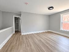Modern 2-Bedroom Upper Unit | In-Suite Laundry & Parking – Peter - Photo 4