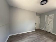 Modern 2-Bedroom Upper Unit | In-Suite Laundry & Parking – Peter - Photo 6