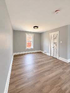 Modern 2-Bedroom Upper Unit | In-Suite Laundry & Parking – Peter - Photo 8