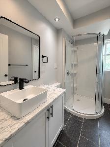 Modern 2-Bedroom Upper Unit | In-Suite Laundry & Parking – Peter - Photo 10