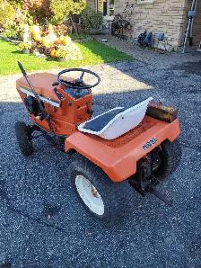 Allis Chalmers 710 Lawn Tractor - Photo 3