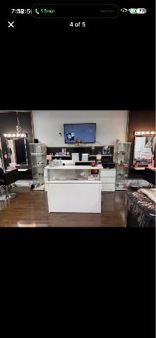 lash bed for rent in a salon - Photo 4