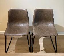 Kitchen Table & 2 Chairs - Photo 2