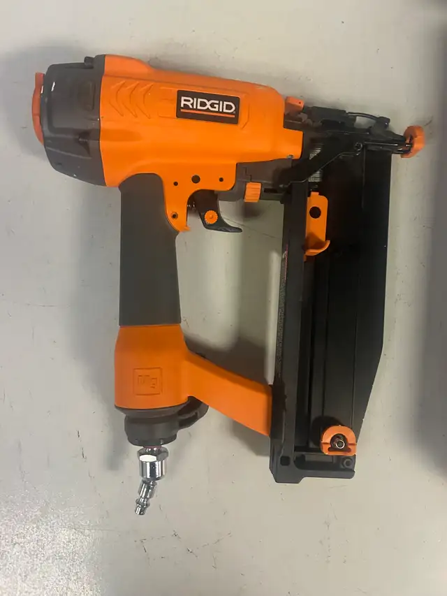 Ridgid R250SFA Brad Nailer(32596439)