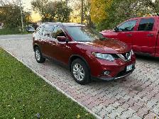 2016 Nissan Rogue SV AWD - Photo 2