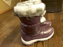 Brand New Youth girl winter boots Size 4