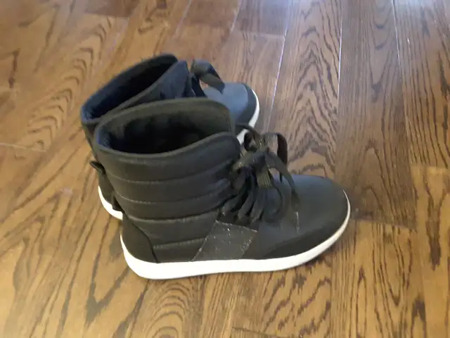Youth girl bootis Size 3