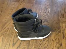 Youth girl bootis Size 3