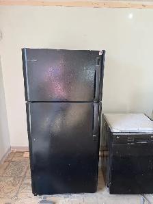 FRIGIDAIRE 30" BLACK FRIDGE FREE!!