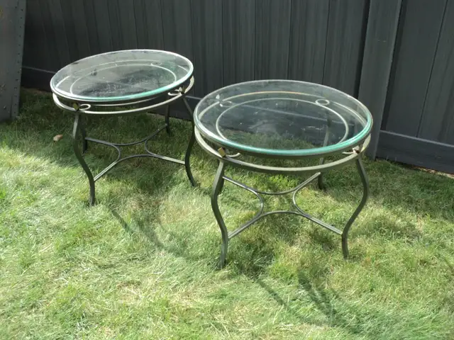NICE PAIR! 2 Tables  24' Diameter ~ Brass accents NO SCRATCHES!