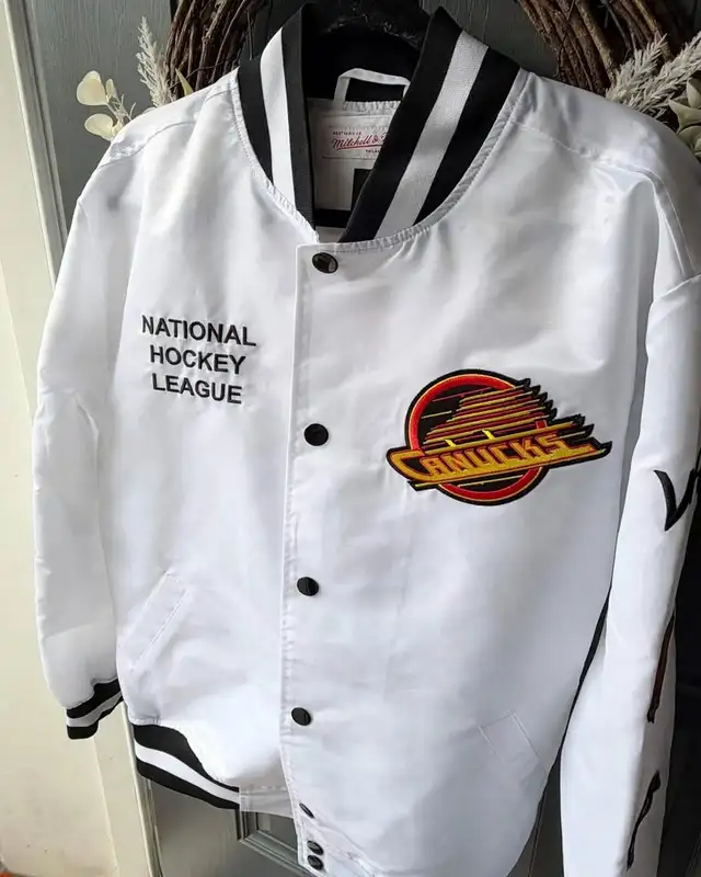 Mitchell & Ness Canucks Satin Bomber – Large – Flying Skate Logo