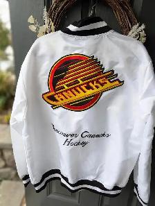 Mitchell & Ness Canucks Satin Bomber – Large – Flying Skate Logo - Photo 5