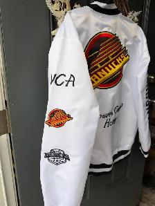 Mitchell & Ness Canucks Satin Bomber – Large – Flying Skate Logo - Photo 10