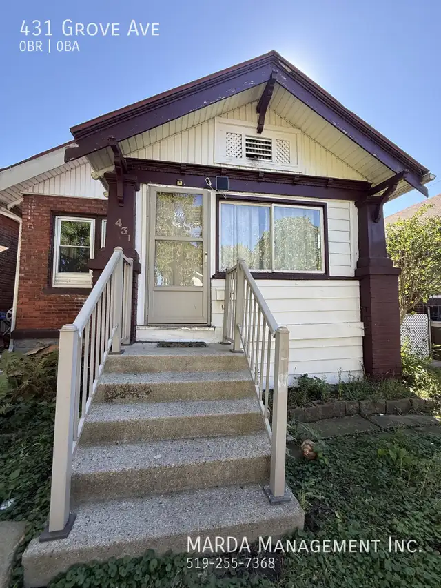 2-Bedroom House for Rent in Central Windsor | Fenced Yard & In-S