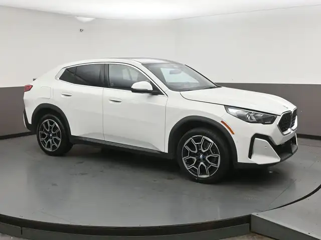 2025 BMW X2 XDRIVE AWD | LEATHER | HEATED SEATS | SUNROOF | APPL
